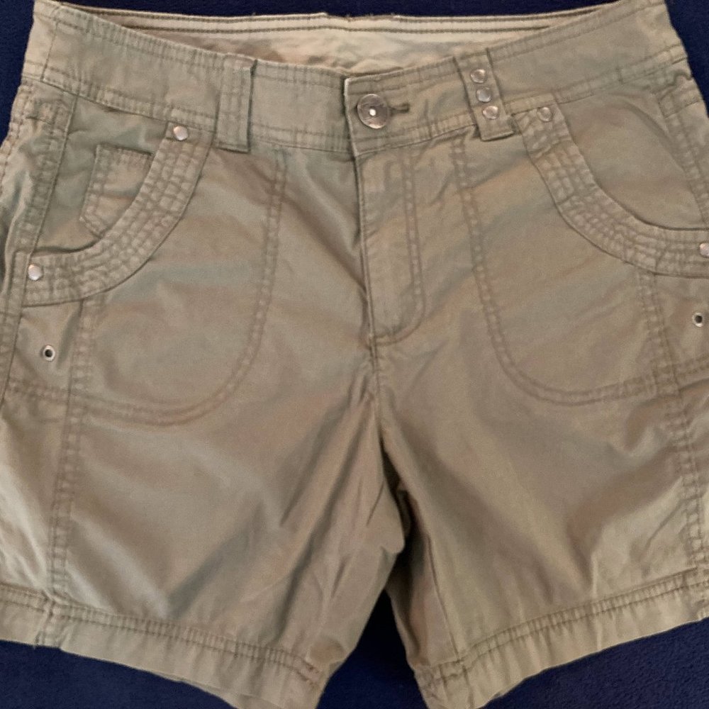 STYLE & CO., Hiking Shorts, Size 8P, Green